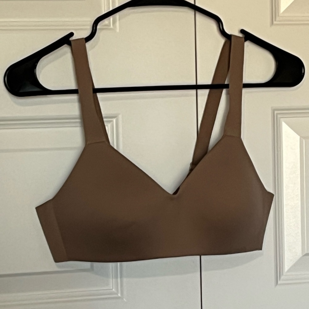 hook and eye closure lulu lemon bra